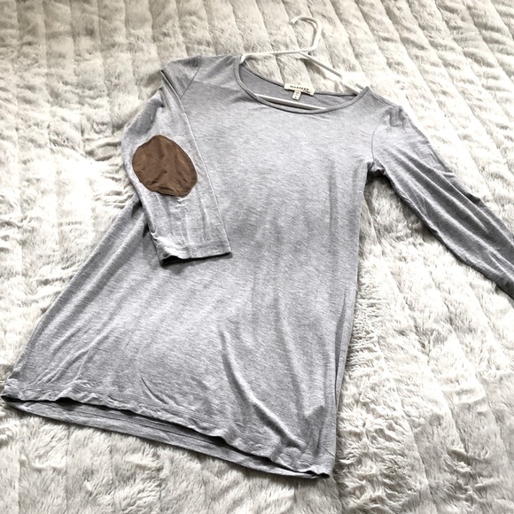 Anthropologie Tops - Anthropologie elbow patch tee‎